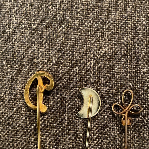 Set of Gold Stick Pins - Picture 5 of 6
